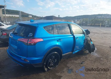 2018 Toyota Rav4 Le z USA, uszkodzony, nr VIN JTMZFREV3JJ173182